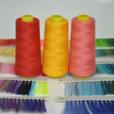 Kolory 100% Polyester Wątek do szycia 3000 Yards/Cone