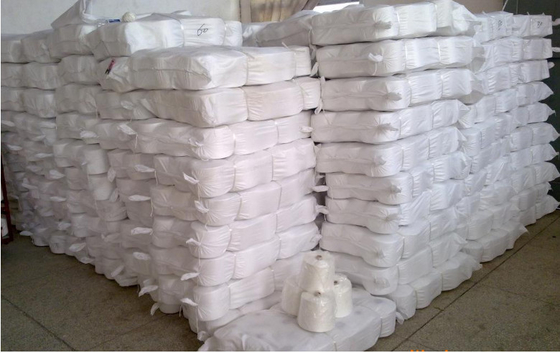 Hubei Factory 100% Polyester Core Spun Yarn Cena Yizheng Włókna surowa biała przędza